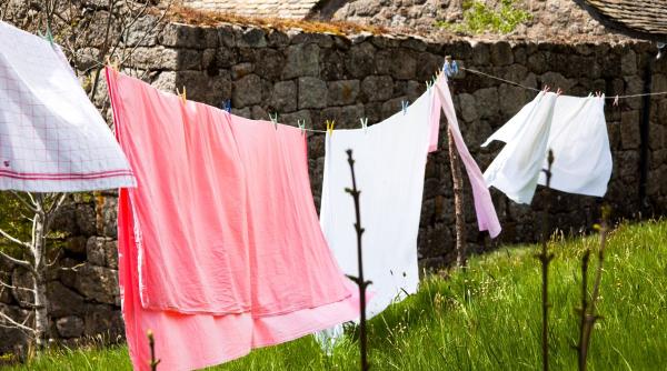 de ce este periculos usuci hainele in casa