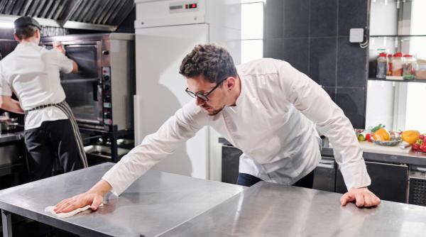 ce trebuie sa ai in vedere atunci cand alegi echipamentele pentru curatenia restaurantelor