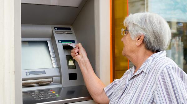 pensionari venituri mici 800 lei doua transe paste