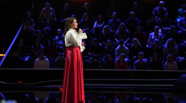 o tanara lucratoare ntr o fabrica de conserve din spania uimeste juriul x factor diseara de la 20 00 la antena 1 stefan banica e ca cenusareasa