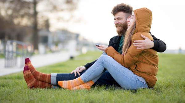 sosete de bumbac vs sosete sintetice care sunt mai bune pentru pielea ta