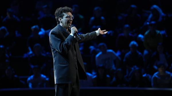 un tanar diagnosticat cu tulburare de spectru autist ridica in picioare publicul si juriul x factor duminica la antena 1 bunica le oferea bomboane copiilor ca sa se joace cu mine