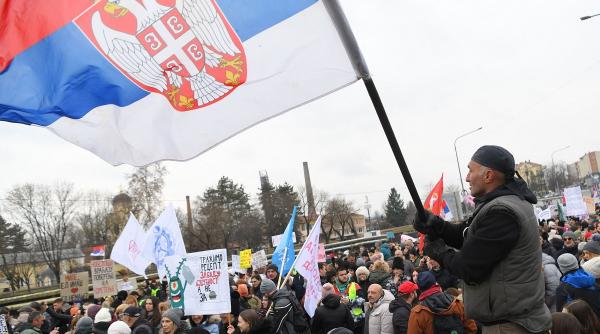 incidente grave proteste serbia masina intrat multime mai multe persoane retinute