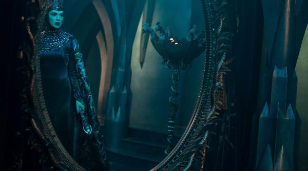 alba ca zapada scandal disney rachel zegler