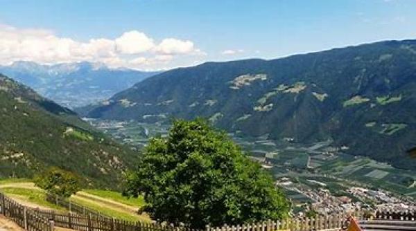 2 minivacante primavara 2025 calendar 8 zile libere