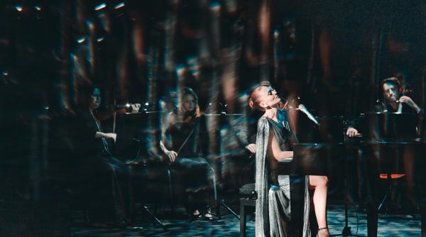 leyah duce mai departe magia cinematic pop ului turneul cinestezia ajunge in si mai multe orase din romania