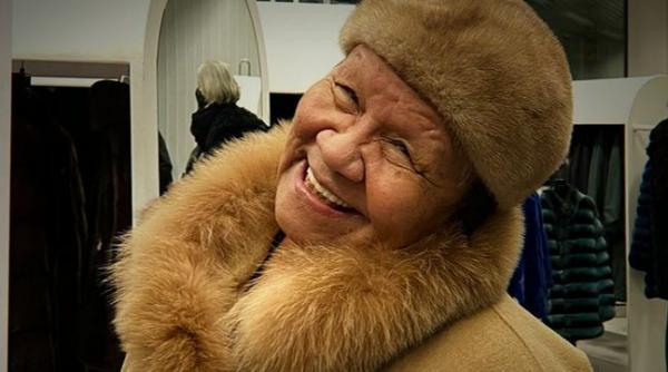 infractoare 84 ani vedeta con mum netflix prinsa singapore