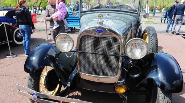 retro parada primaverii din bucuresti