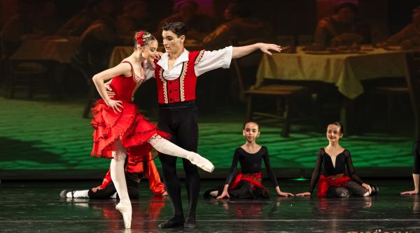 explozie de talente pe scena teatrului national din bucuresti in cadrul stars gala by revolve dance