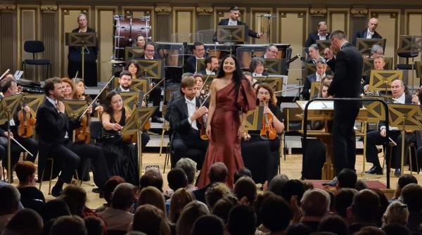 soprana teodora gheorghiu si pianistul sergiu tuhutiu in zambetul muzicii la palatul culturii din iasi