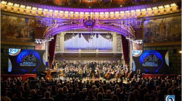 dirijorul laureat grammy carlos miguel prieto si pianistul de renume international viniciu moroianu pe scena ateneului roman pe 24 si 25 aprilie