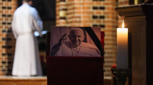 doliu national papa francisc