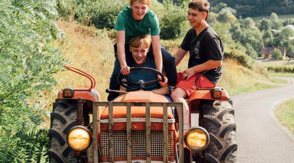 sfinte cascaval un film tandru plin de umor si branza comte premiat la cannes si cesar din 25 aprilie in cinematografele din romania