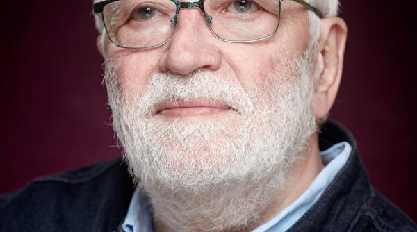 eveniment exceptional pe scena teatrului actorul emil coseru societar al teatrului national iasi debuteaza in dramaturgie