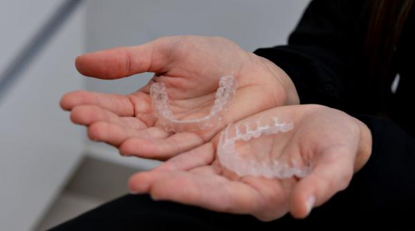 top 5 avantaje ale aparatului dentar invizibil