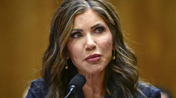 administratia trump ofera imigrantilor ilegali 1 000 dolari autodeportare