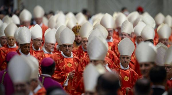 fum negru la vatican alegerea unui nou papa se reia maine