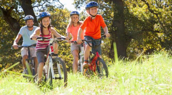 vacante pe doua roti cum sa organizezi o tura cu bicicleta in natura pentru intreaga familie
