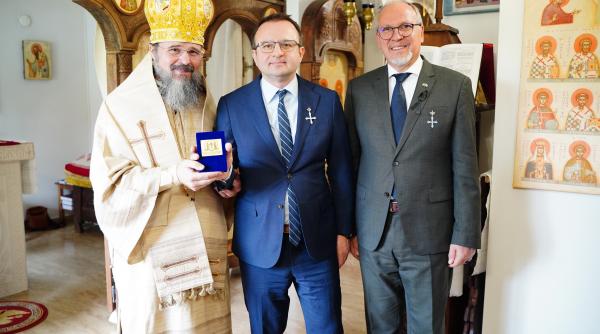 crucea nordului pentru mireni conferita de episcopul macarie directorului icr stockholm
