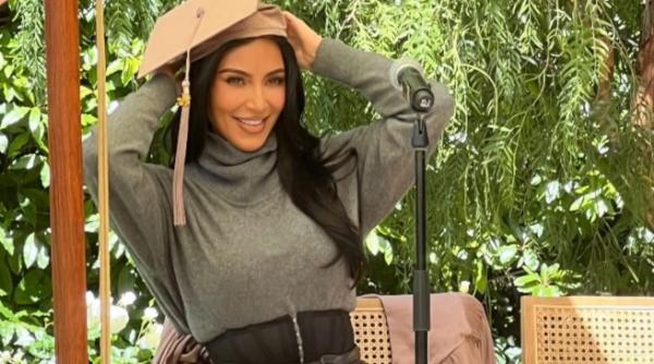 la 44 de ani kim kardashian a absolvit dreptul