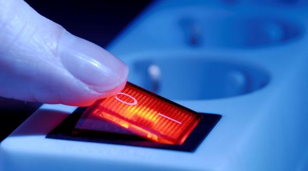 10 obiceiuri periculoase care pot duce la incendii in locuinta