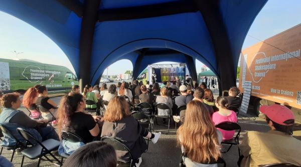 caravana shakespeare peste tot continua calatoria spre 24 de orase si comune din romania in luna iunie