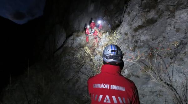 salvamont turist traseu piatra singuratica caderi stanci