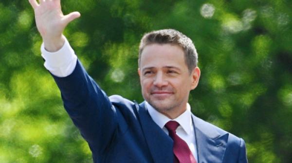 alegeri in polonia candidatul liberal si proeuropean rafal trzaskowski revendica victoria