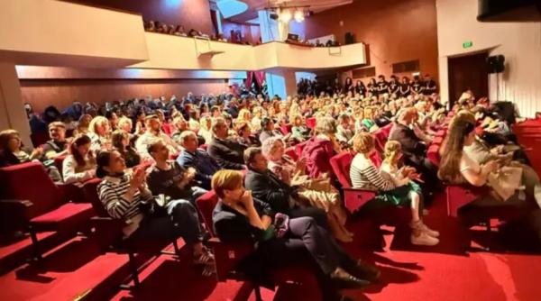 peste 2000 de spectatori au participat la cea de a xx a editie a festivalului buzau iubeste teatru