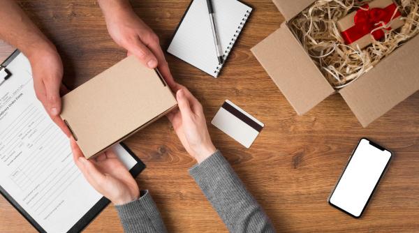 ce protejeaza mai bine hartia kraft sau cea fagure