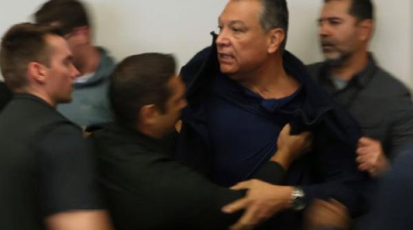 senator american incatusat la conferinta de presa a secretarei kristi noem pentru ca am pus o intrebare