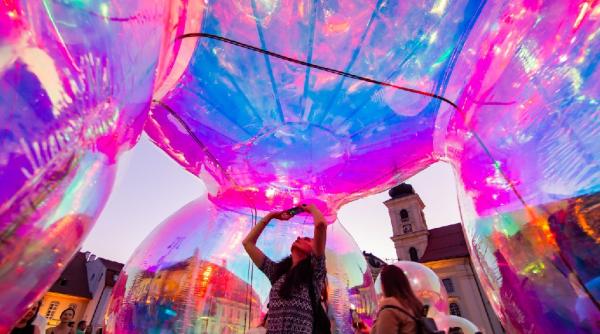 lungul drum al zilei catre noapte in regia cunoscutului regizor timofei kuliabin apreciat de publicul care a umplut sala pana la refuz in a sasea zi a festivalului international de teatru de la sibiu