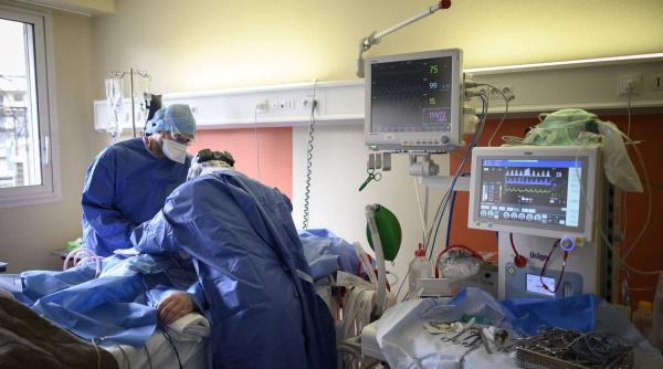 acces gratuit la chirurgie robotica pentru copii si tineri