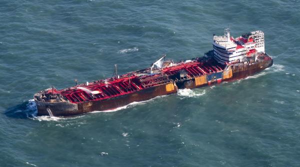 nava foraj petrolier rasturnat golful suez