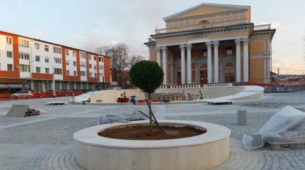 trupul mihai leu depus sala teatrului piata ferdinand hunedoara
