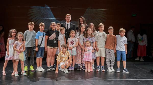 nicio pastila magica primul spectacol cu actori cu dizabilitati motorii in distributie va fi transmis live pe 10 iulie