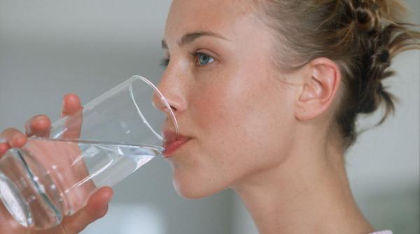 hidratare apa accident vascular cerebral