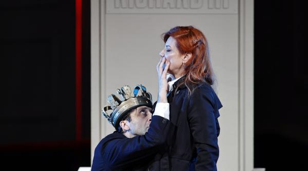 richard al iii lea de w shakespeare a deschis o noua editie a stagiunii estivale a artelor spectacolului seas2025