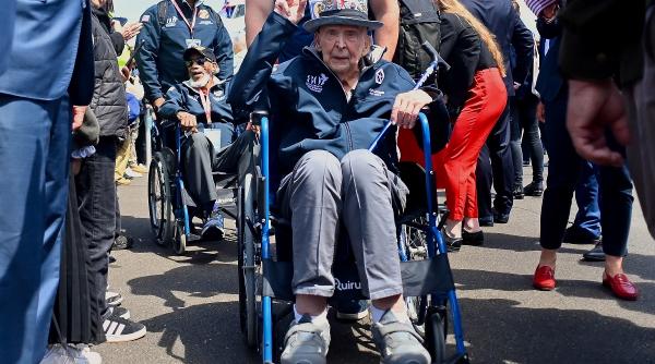 veteran al doilea razboi mondial vedeta tiktok papa jake larson mort 102 ani