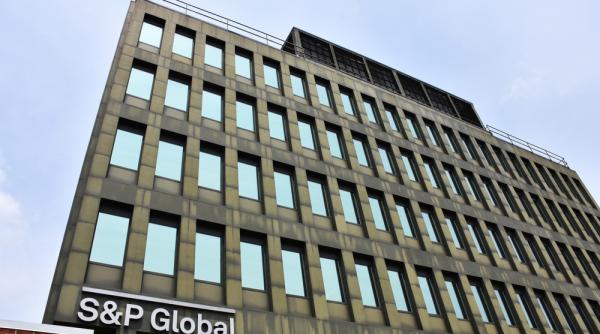 Agenţia S&amp;P Global menţine ratingul României la &#039;BBB-/A-3&#039;, cu perspectivă negativă