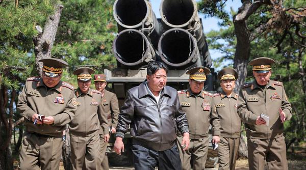 kim jong concurs tras cu tunul