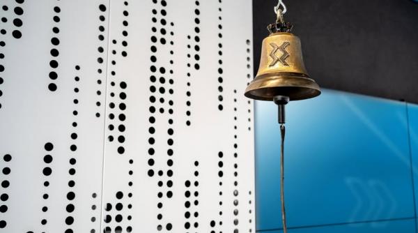 Maxim istoric! Bursa de Valori București a închis pe plus, după ce a deschis cu aproape toți indicii pe roșu