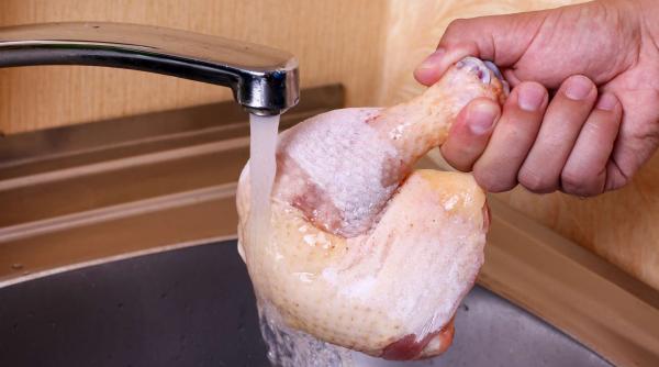 cum sa dezgheti carnea rapid sigur fara cuptor microunde