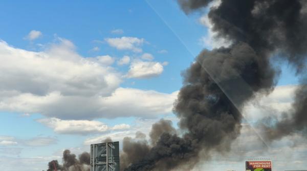 trafic deviat de pe autostrada a2 din cauza unui incendiu de vegetatie