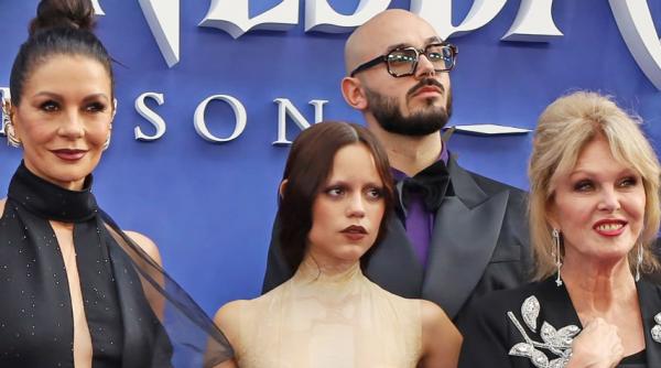 victor dorobantu insotit de iubita sa pe covorul rosu al premierei wednesday sezonul 2 de la londra