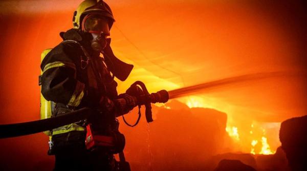 Incendiu de amploare la hala de muniții a Fabricii de Arme Cugir
