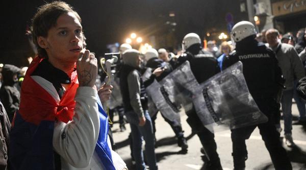 noi violente serbia protestatarii vandalizare sediul partidului aflat la guvernare