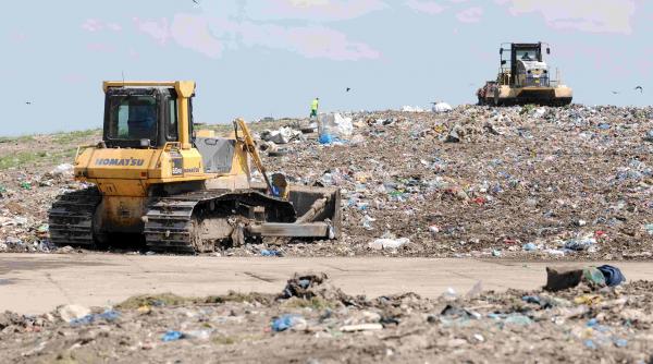 spatii verzi blocaj capitala infrastructura gunoi particule suspensie
