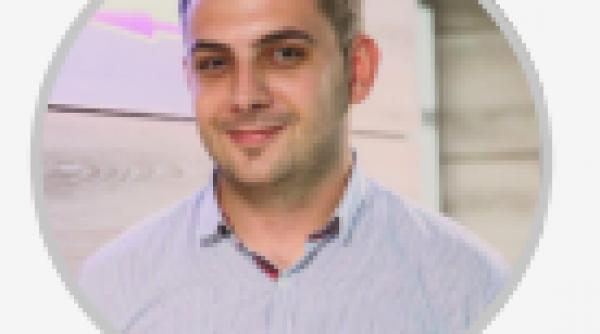 Profesor de sport, &#537;ef peste iluminatul public din Capital&#259;. Compania prelunge&#537;te mandatele &bdquo;speciali&#537;tilor&rdquo; din CA