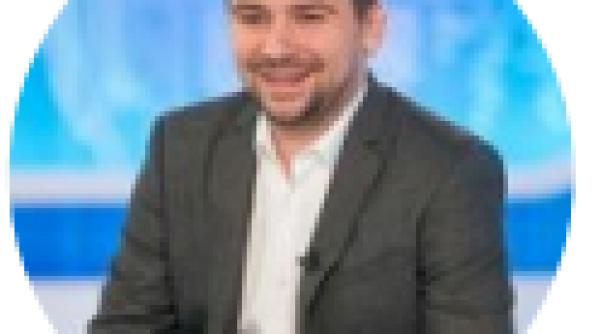 Profesor de sport, &#537;ef peste iluminatul public din Capital&#259;. Compania prelunge&#537;te mandatele &bdquo;speciali&#537;tilor&rdquo; din CA